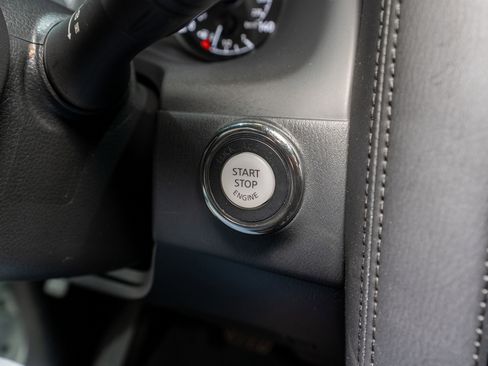 Used 2024 Nissan Armada SL w/ Captain's Chairs Package image 31