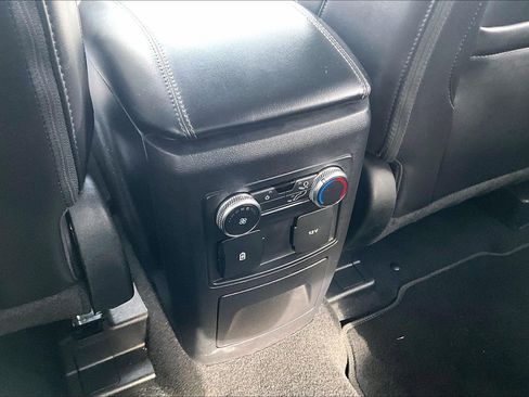 Used 2022 Ford Explorer XLT w/ Equipment Group 202A image 33