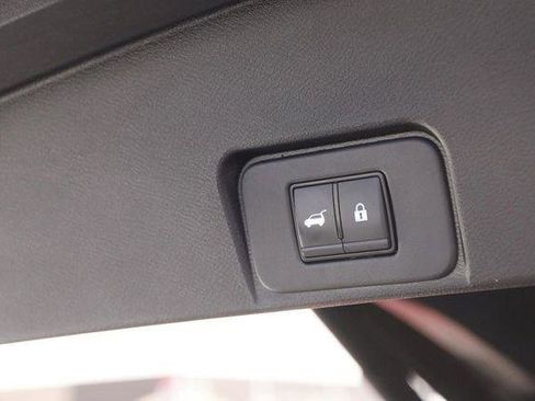 Used 2025 Nissan Rogue SV image 8