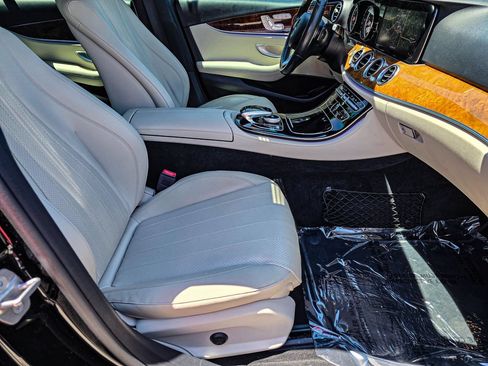 Used 2018 Mercedes-Benz E 400 4MATIC Sedan image 41
