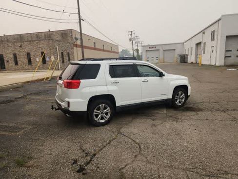 Used 2017 GMC Terrain SLE w/ Driver Alert Package I FWD image 13