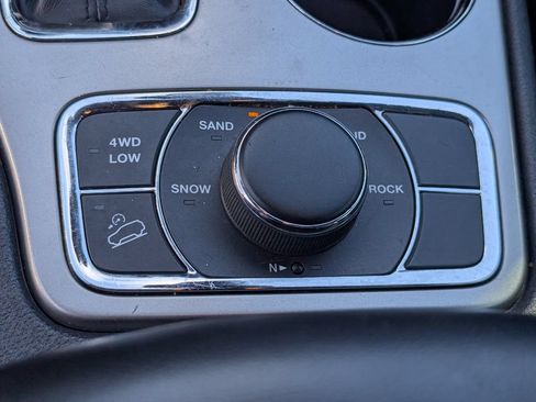 Used 2020 Jeep Grand Cherokee Limited w/ Luxury Group II AWD/4WD image 20