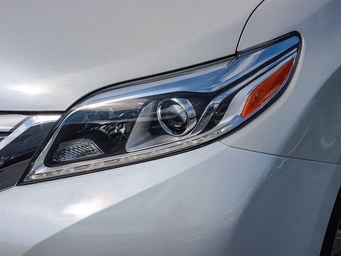 Used 2015 Toyota Sienna Limited Premium AWD/4WD image 5