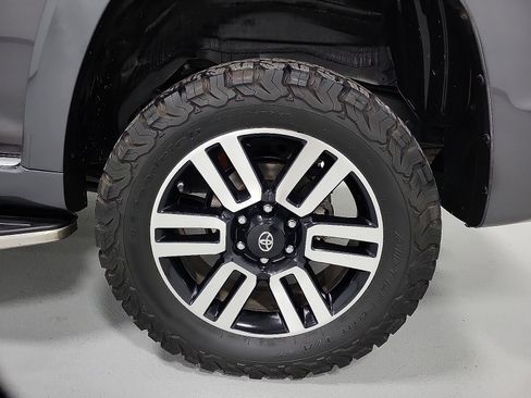 Certified 2018 Toyota 4Runner Limited AWD/4WD image 20