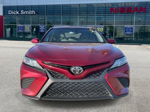 Used 2018 Toyota Camry SE w/ Convenience Package image 2