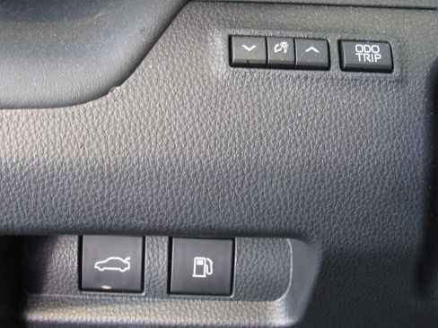Used 2024 Toyota Crown AWD/4WD image 32