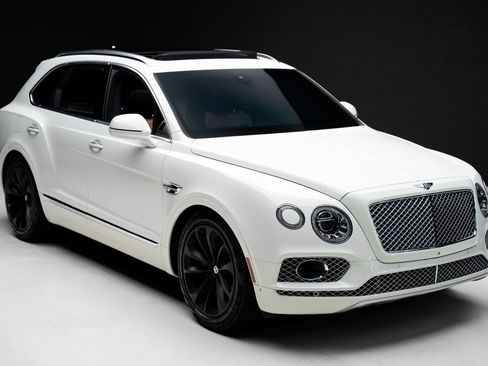 Used 2018 Bentley Bentayga AWD/4WD image 39