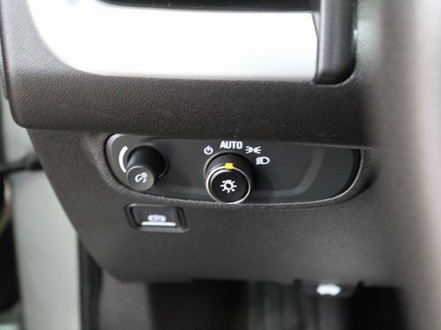 Used 2022 GMC Terrain SLE image 14