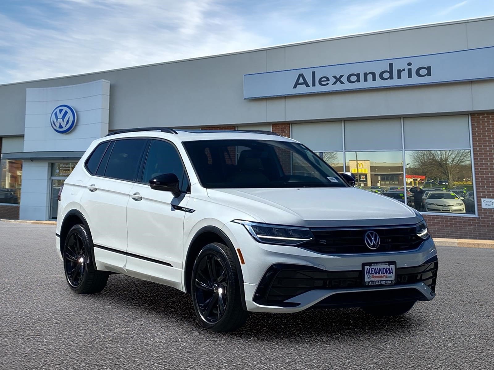 Certified 2023 Volkswagen Tiguan SE R-Line FWD image 1