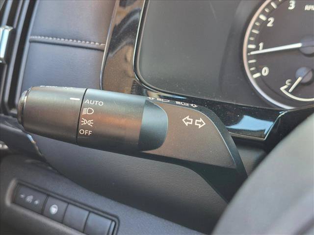 Used 2024 Nissan Pathfinder SV FWD image 7