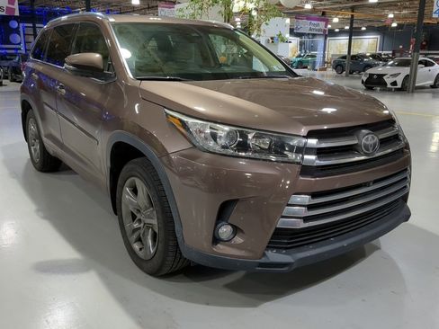 Used 2017 Toyota Highlander Limited Platinum w/ Protection Package #3 image 4