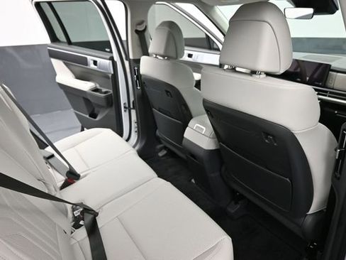 Used 2025 Hyundai Santa Fe SEL FWD image 24