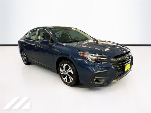 Used 2025 Subaru Legacy Premium image 3