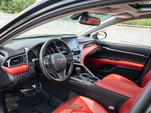 Used 2022 Toyota Camry XSE FWD image 13