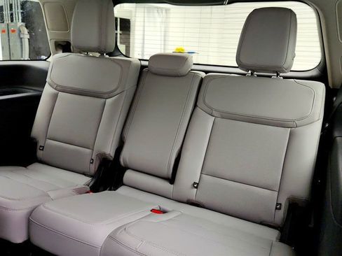 Used 2025 Ford Expedition Platinum image 22