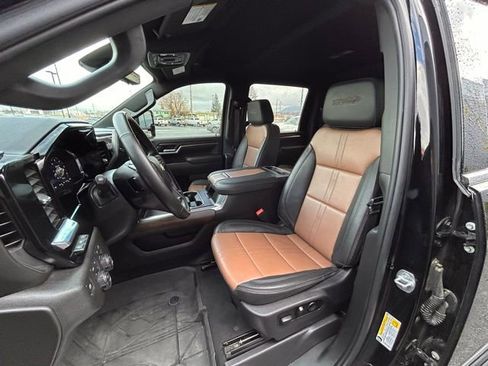 Used 2025 Chevrolet Silverado 3500 High Country w/ Technology Package image 33