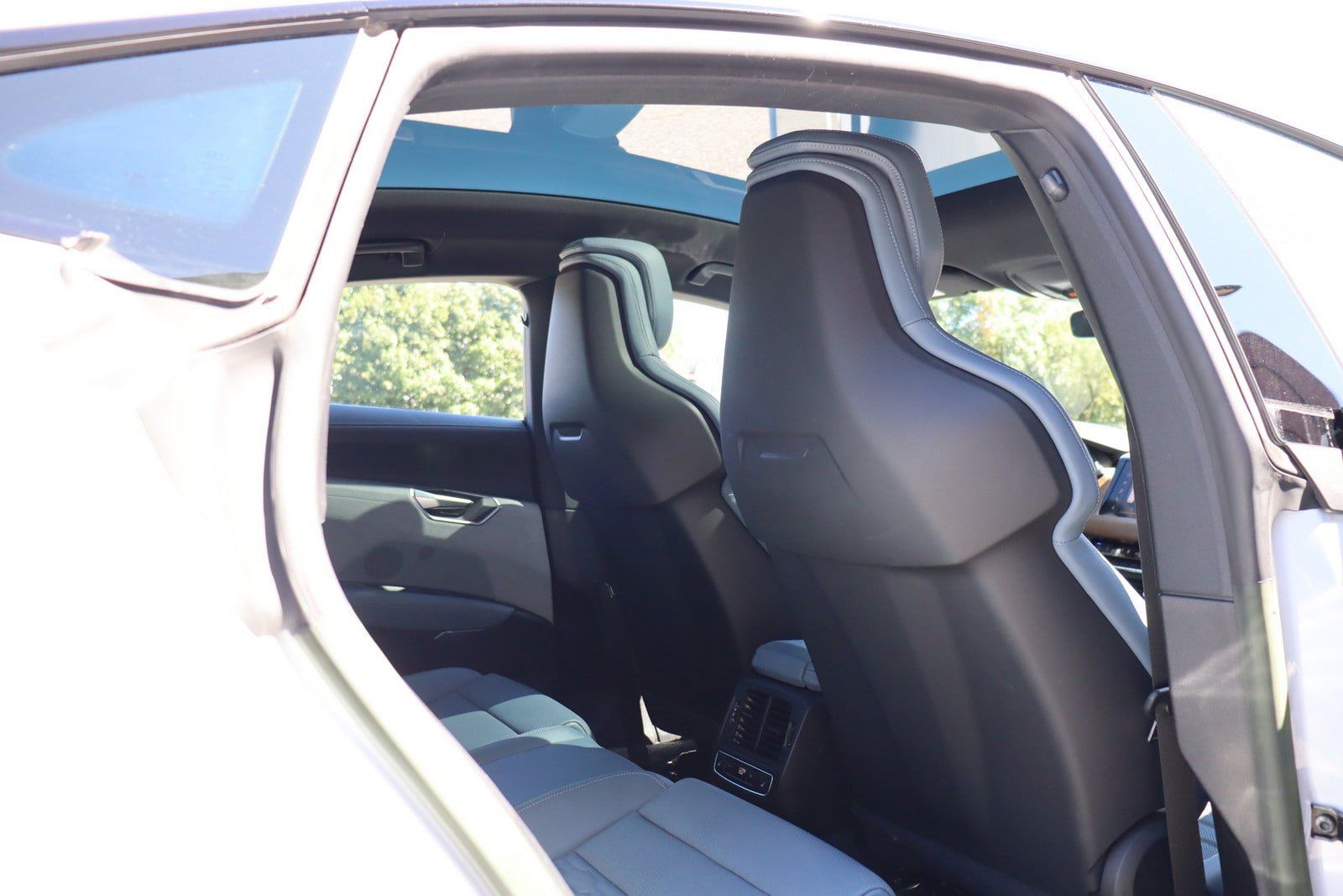 Used 2023 Audi e-tron GT Prestige w/ Prestige Package AWD/4WD image 17