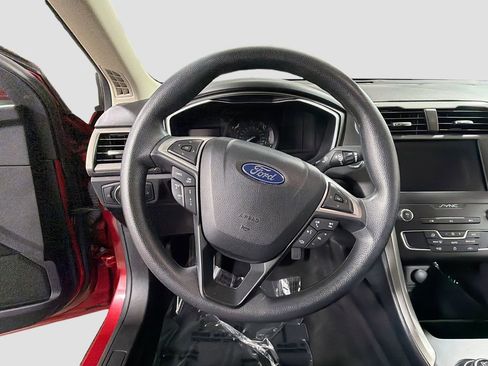 Used 2020 Ford Fusion SE FWD image 14