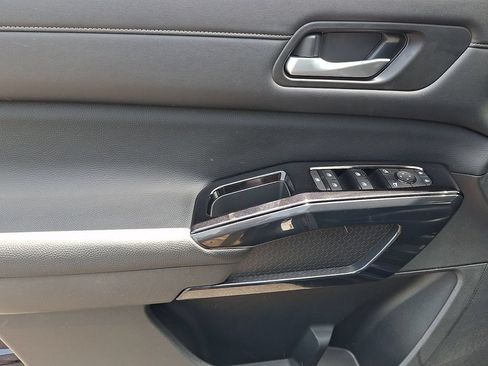 Used 2022 Nissan Pathfinder SV AWD/4WD image 13
