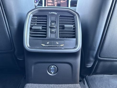 Used 2024 Porsche Macan image 9