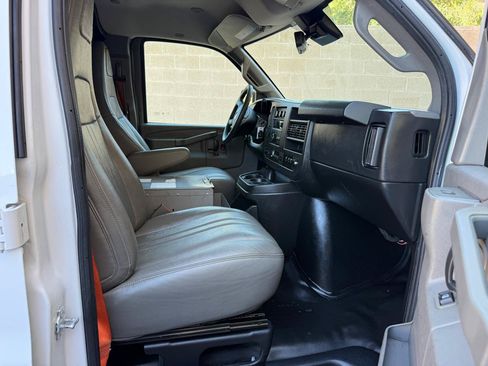 Used 2019 Chevrolet Express 2500 w/ Driver Convenience Package RWD image 20