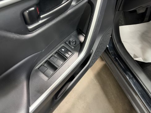 Used 2025 Toyota RAV4 LE AWD/4WD image 22