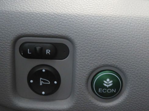 Used 2017 Honda Pilot Touring image 39
