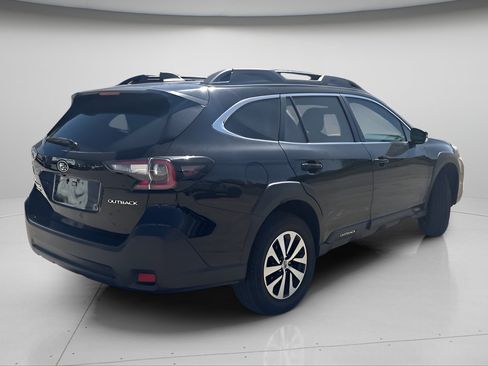 Used 2024 Subaru Outback Premium AWD/4WD image 4
