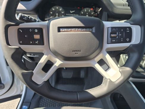 New 2025 Land Rover Defender 110 X-Dynamic SE AWD/4WD image 32