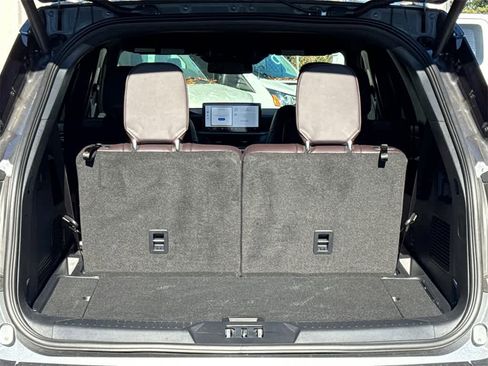 Used 2025 Ford Explorer Platinum w/ Ultimate Package image 16
