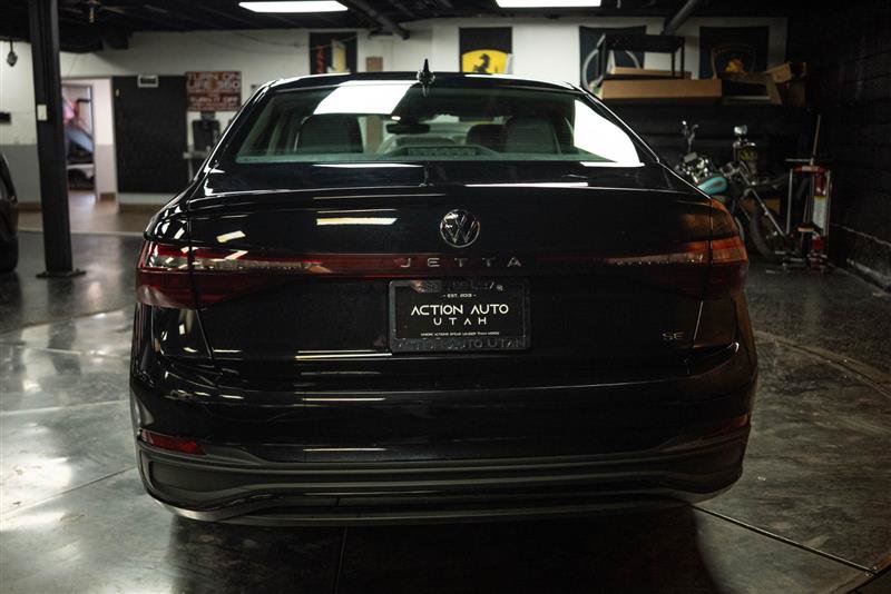 Used 2025 Volkswagen Jetta SE FWD image 6