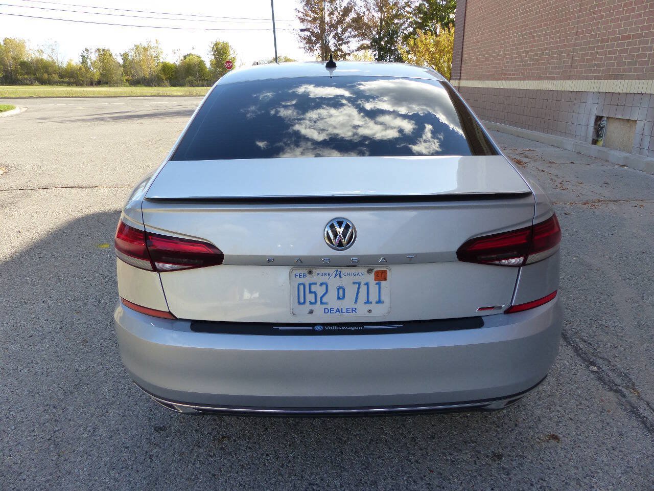 Used 2020 Volkswagen Passat 2.0T R-Line FWD image 8