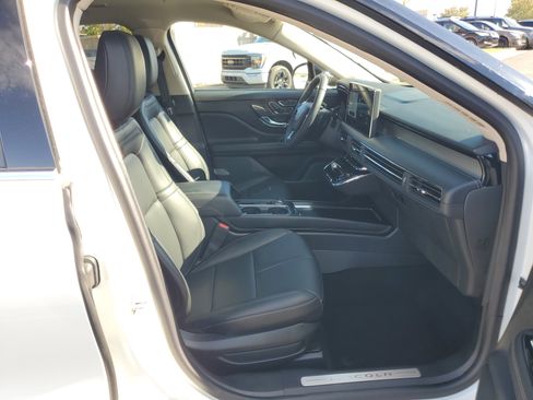 Certified 2024 Lincoln Corsair AWD w/ Equipment Group 101A image 9