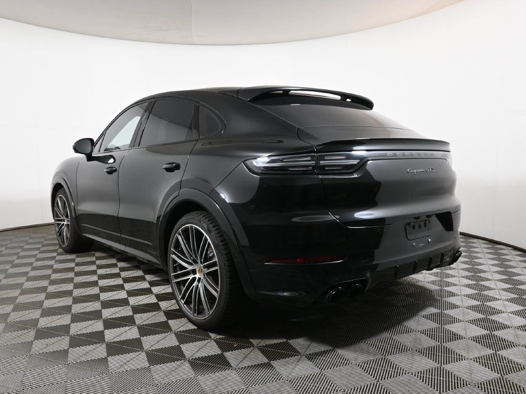 Used 2023 Porsche Cayenne GTS AWD/4WD image 3