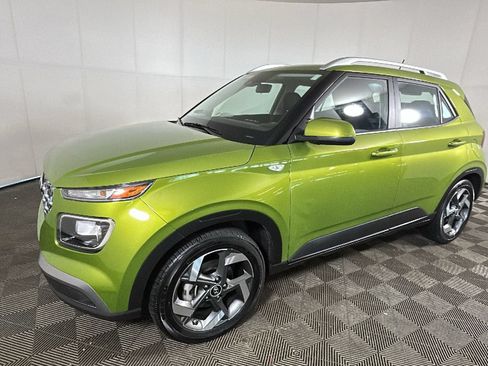 Certified 2023 Hyundai Venue SEL FWD image 8