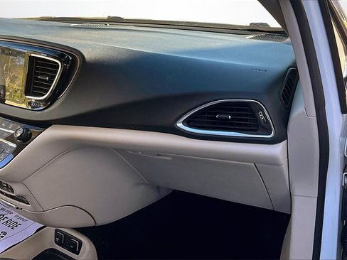 Used 2019 Chrysler Pacifica Touring-L Plus w/ Advanced Safetytec Group image 25