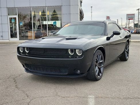 Used 2019 Dodge Challenger SXT w/ Blacktop Package image 4
