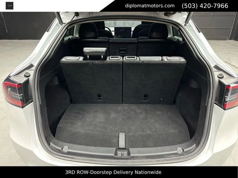 Used 2022 Tesla Model Y Long Range image 18