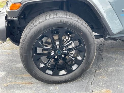 Used 2025 Jeep Wrangler Unlimited Sahara w/ Safety Group image 10