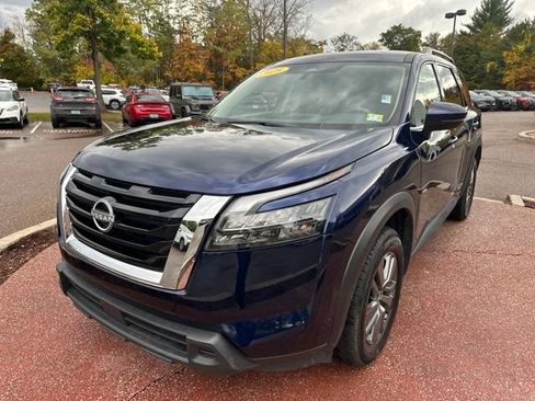 Used 2025 Nissan Pathfinder SV image 1