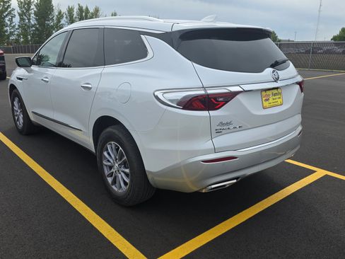 Used 2023 Buick Enclave Essence AWD/4WD image 4