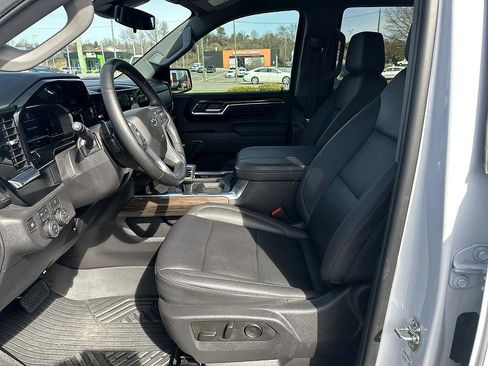 Used 2025 Chevrolet Silverado 1500 LT Trail Boss w/ Convenience Package II image 11