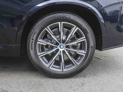 Used 2025 BMW X5 xDrive50e w/ Executive Package image 8