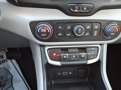 Used 2022 GMC Terrain SLE w/ Driver Convenience Package image 16