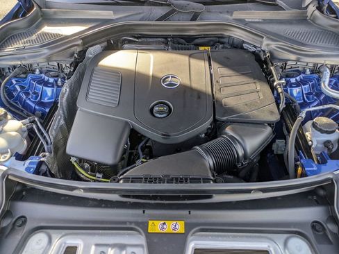 Used 2024 Mercedes-Benz GLC 300 4MATIC image 11