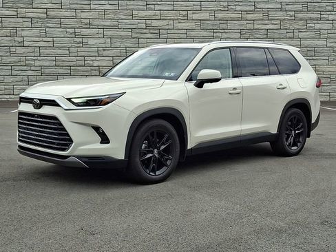 Used 2024 Toyota Grand Highlander Limited image 3