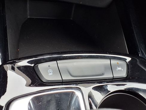 Used 2024 Chevrolet Trax LT w/ Driver Confidence Package FWD image 10