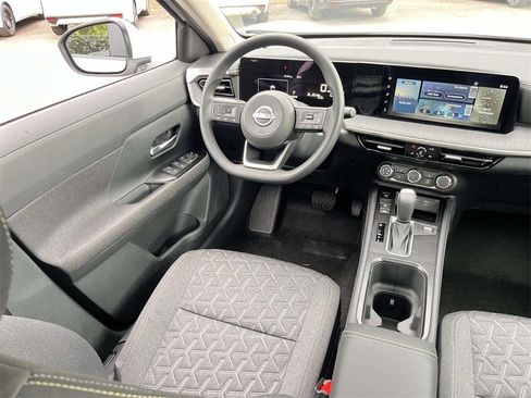 New 2025 Nissan Kicks SV w/ SV Premium Package image 28