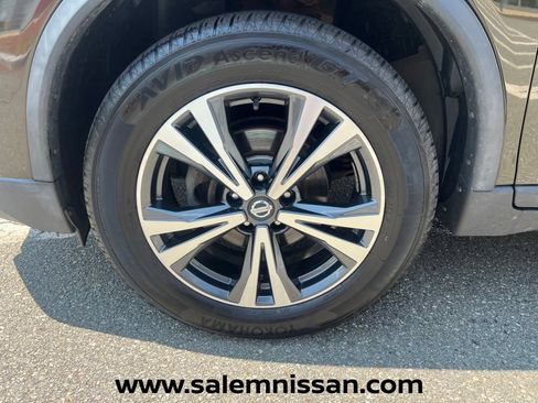 Used 2017 Nissan Rogue SL w/ SL Premium Package AWD/4WD image 29
