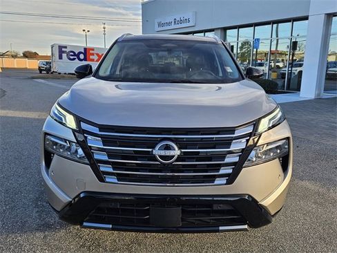 Used 2025 Nissan Rogue Platinum w/ Tech Package image 2